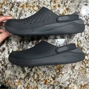 CROCS Literide Black Clog Woman’s size 9 Men’s size 7